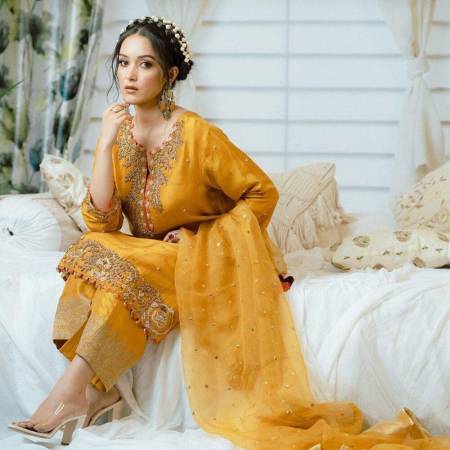 ਪੰਜਾਬੀਆਂ ਲਈ ਬੇਹਤਰੀਨ ਚੋਣ – ਅਨਸਿਲਾਈ ਲੇਡੀਜ਼ ਸੂਟ