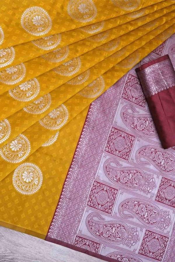 Artistic Masterpiece Silk Sari With Zari Weaving  in Surat