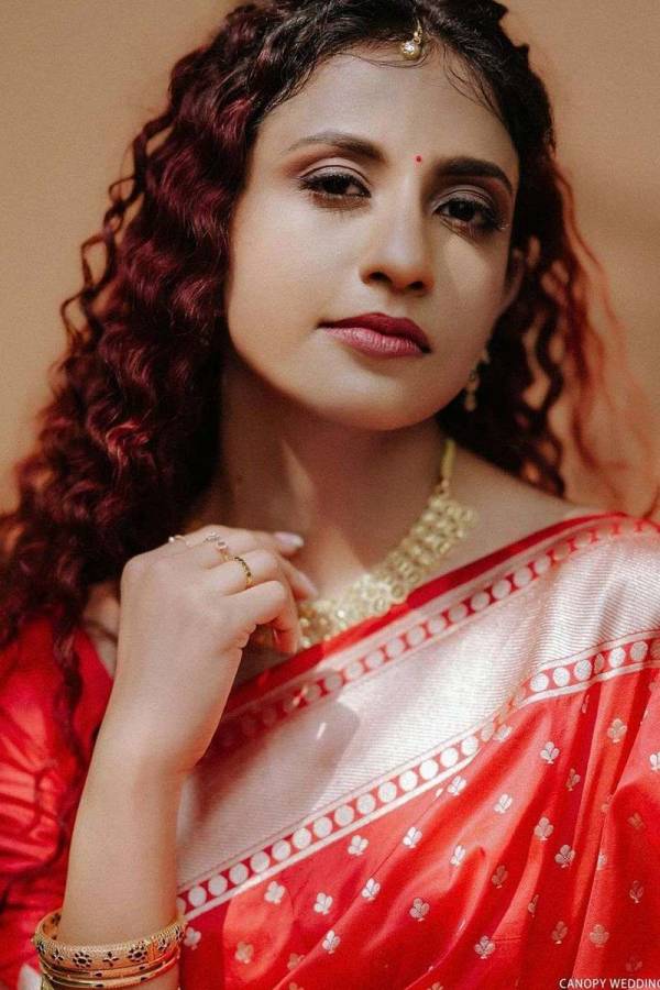 Banarasi Bliss Luxurious Wedding Saree with Golden Butta Design Saree  in Surat
