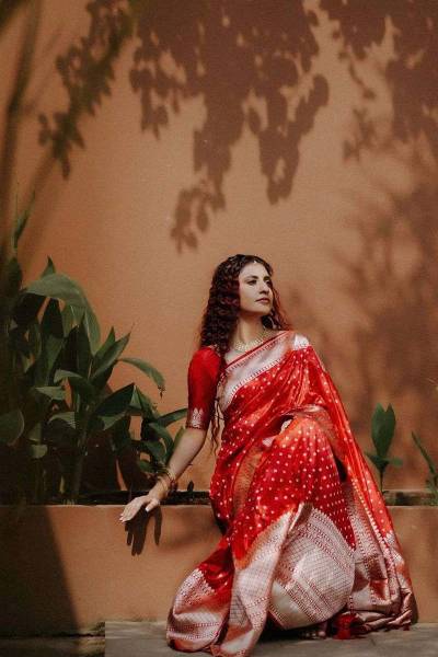 Banarasi Bliss Luxurious Wedding Saree with Golden Butta Design Saree Manufacturers in Surat