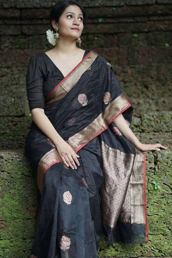 Banarasi Saree with Exquisite Pallu and Golden Zari Floral Weaving  in Surat