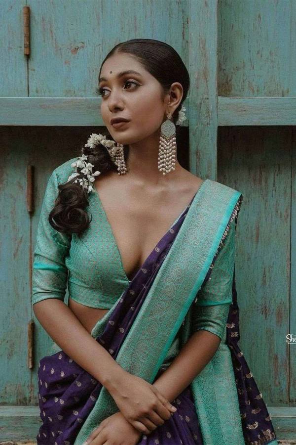 Banarasi Silk Bliss Luxurious Wedding Saree With Golden Butta Design Saree  in Surat