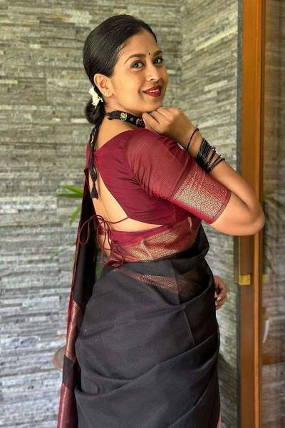 Banarasi Silk Saree with Beautiful Luster for an Elegant Look Manufacturers in Surat