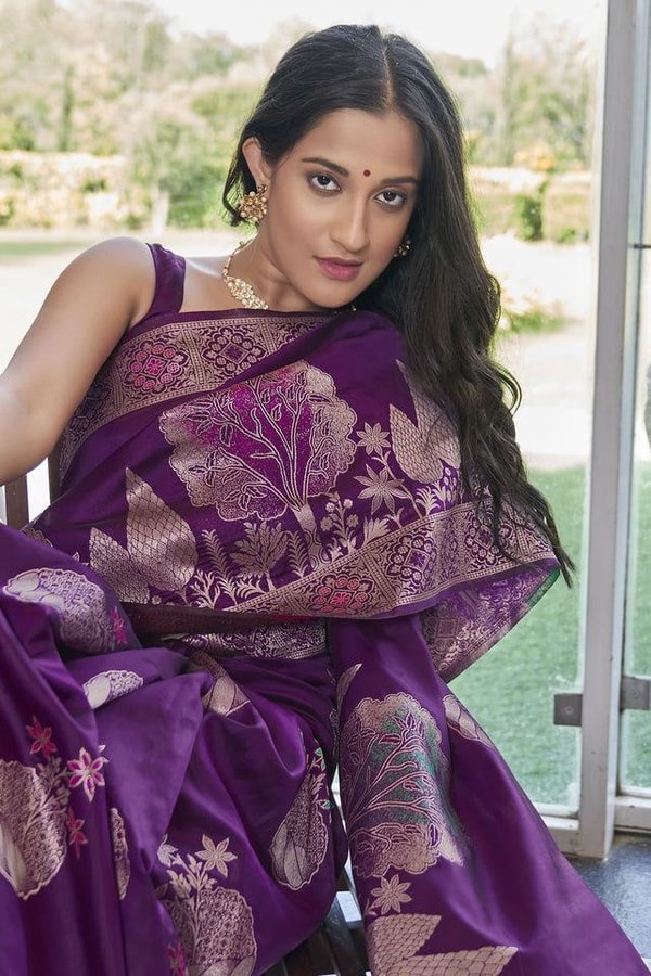 Big Floral Motif Banarasi Soft Silk Saree with Metallic Zari Weaving in Green, Pink and Wine  in Surat