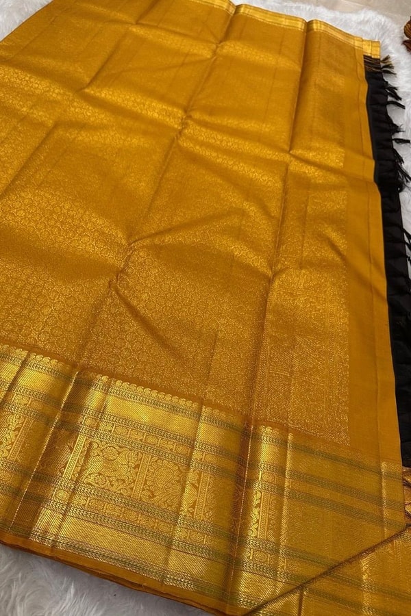 Big Gold Butta Banarasi Soft Silk Saree with Contrast Pallu in Black, Green and Wine  in Surat