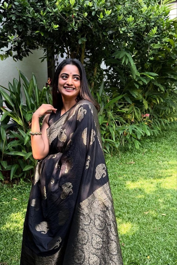 Black Banarasi Soft Silk Saree with Large Antique Zari Paisley Buttas and Heavy Brocade Pallu  in Surat