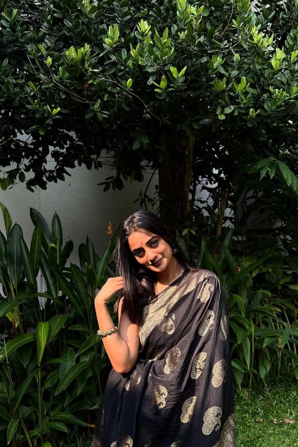 Black Banarasi Soft Silk Saree with Large Antique Zari Paisley Buttas and Heavy Brocade Pallu  in Surat