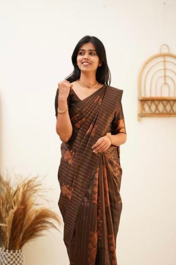 Copper Zari Checks Banarasi Soft Silk Saree in Blue, Coffee, Green, Rama and Wine  in Surat