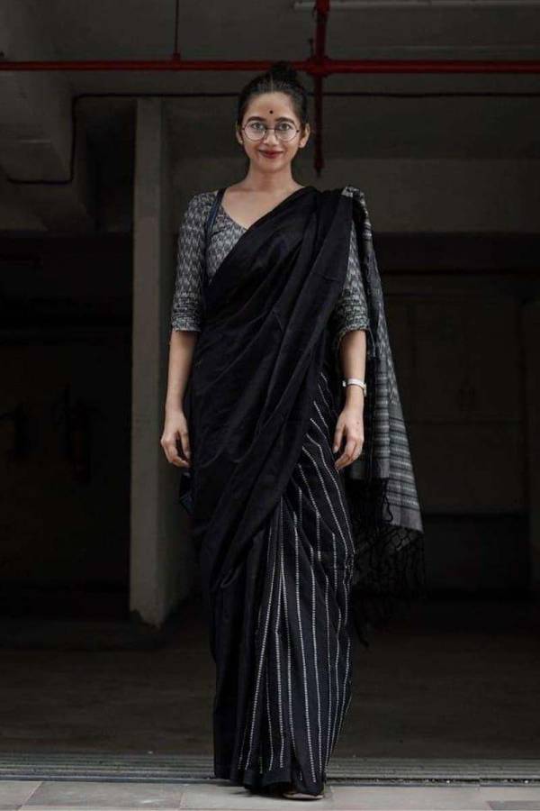 Elegant Silver Zari Weaving Rich Pallu Saree with Allover Lining Design  in Surat