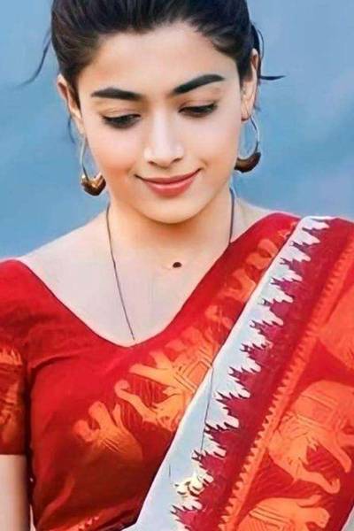 Elevate Your Wardrobe Embrace Tradition and Elegance with Our Stunning Work of Art Manufacturers in Surat