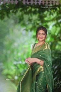 Emerald Green Banarasi Soft Silk Saree with Tiny Gold Zari Buttis and Shimmering Gold Pallu  in Surat video 2