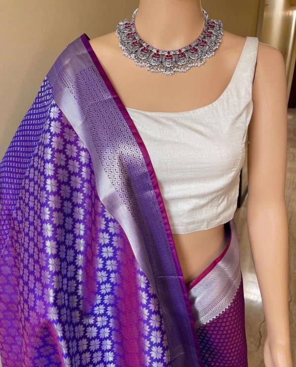 Enchanting Kanjivaram Silk Woven Motifs Double Zari Borders and Rich Pallu  in Surat