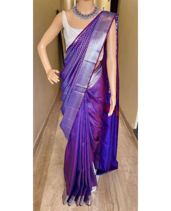 Enchanting Kanjivaram Silk Woven Motifs Double Zari Borders and Rich Pallu  in Surat