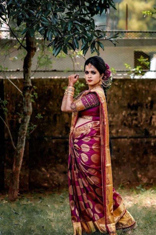 Exquisite Banarasi Art Silk Saree Elegance in Gold Zari  in Surat