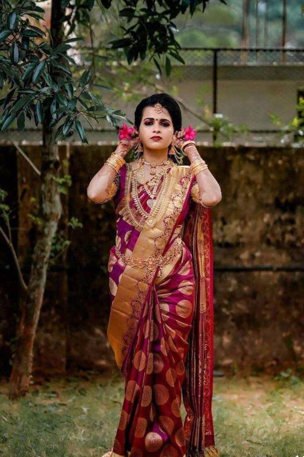 Exquisite Banarasi Art Silk Saree Elegance in Gold Zari  in Surat