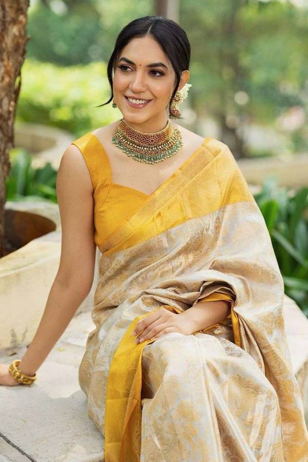 Exquisite Banarasi Saree with Golden Zari Weaving and Floral Designs on the Pallu  in Surat