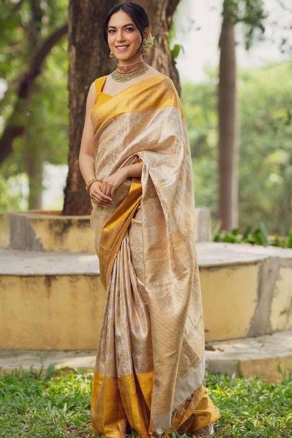Exquisite Banarasi Saree with Golden Zari Weaving and Floral Designs on the Pallu  in Surat