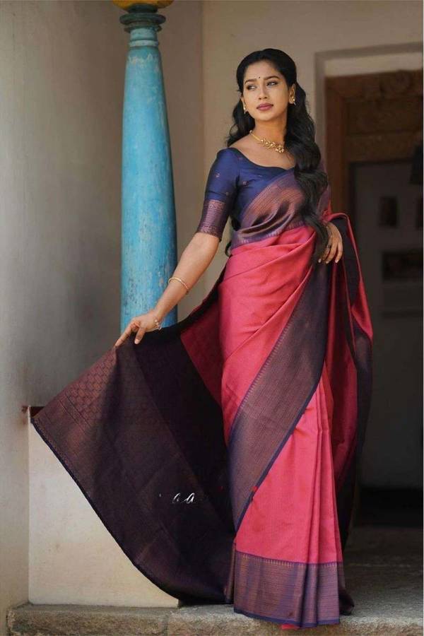 Exquisite Golden Zari Weave Opulent Saree with Rich Pallu and Heavy Border  in Surat
