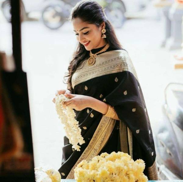 Exquisite Kanjivaram Silk Saree A Tapestry of Elegance  in Surat