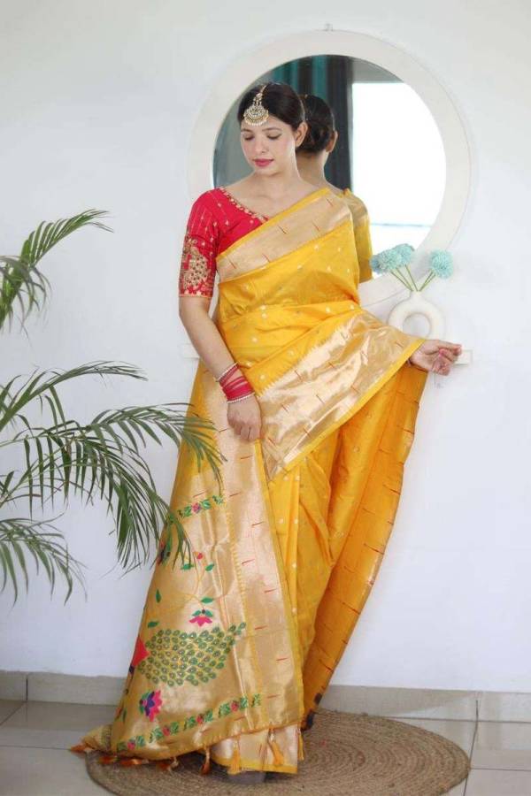 Exquisite Silk Zari Weaving Saree with Designer Brocade Silk Blouse  in Surat