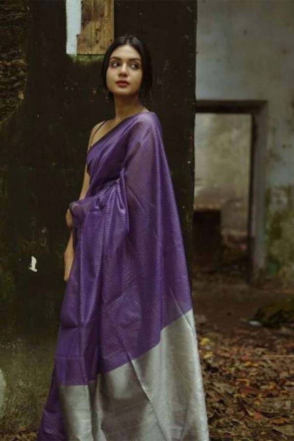 Exquisite Weaving Elevate Your Wardrobe with This Stunning Silk Saree  in Surat