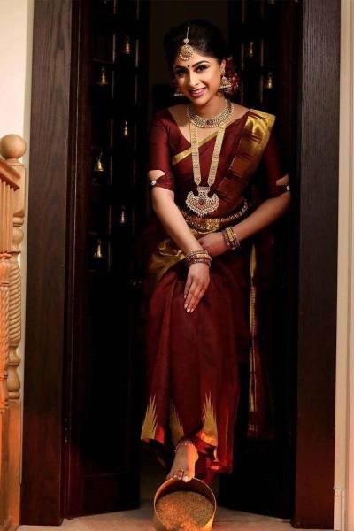 Exquisite Zari Work and Solid Jacquard Weave Enhancing the Beauty of Tradition Manufacturers in Surat