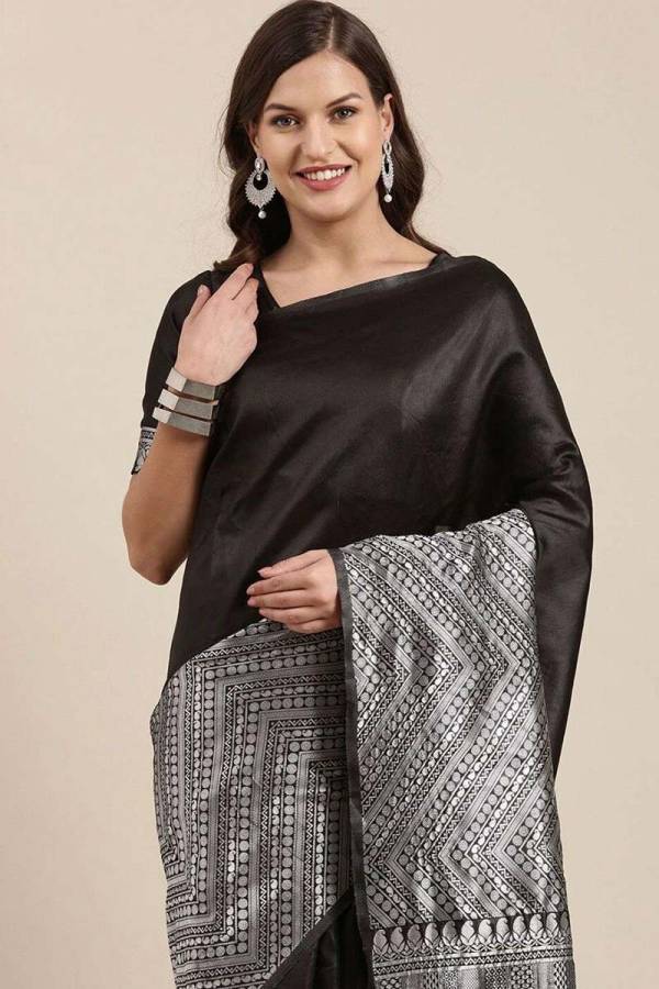 Exquisite Zari Work and Solid Jacquard Weave Enhancing the Beauty of Tradition  in Surat