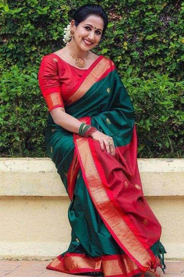Fancy Pallu Splendor Allover Golden Peacock Banarasi Saree  in Surat