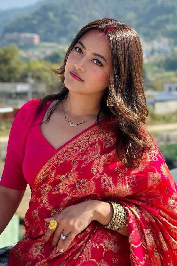 Festive Banarasi Saree with Rich Pallu and Intricate Golden Border  in Surat