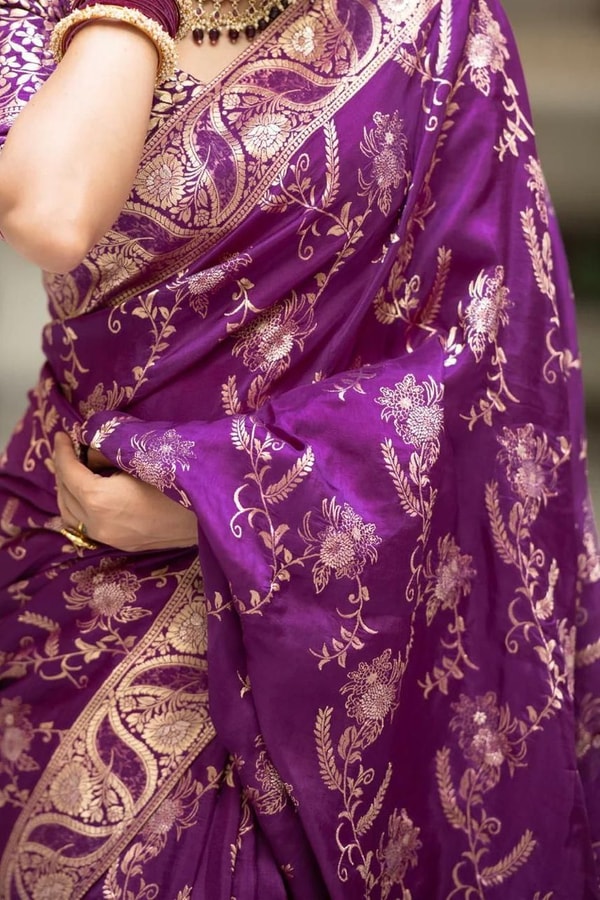 Floral Brocade Banarasi Soft Silk Saree with Gold Zari Weaving in Nine Colours  in Surat