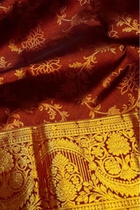Floral Creeper Jaal Banarasi Soft Silk Saree with Gold Zari Border in Royal Blue and Maroon  in Surat