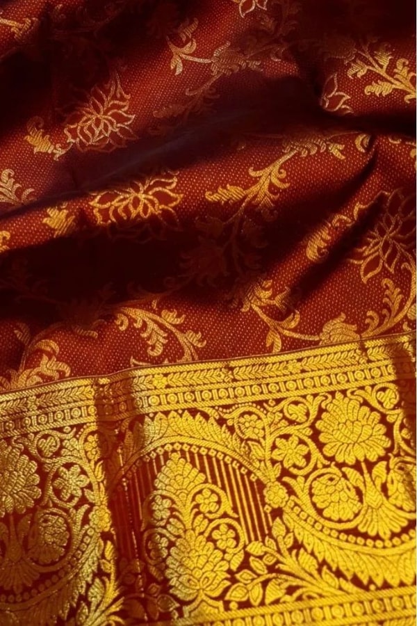 Floral Creeper Jaal Banarasi Soft Silk Saree with Gold Zari Border in Royal Blue and Maroon  in Surat