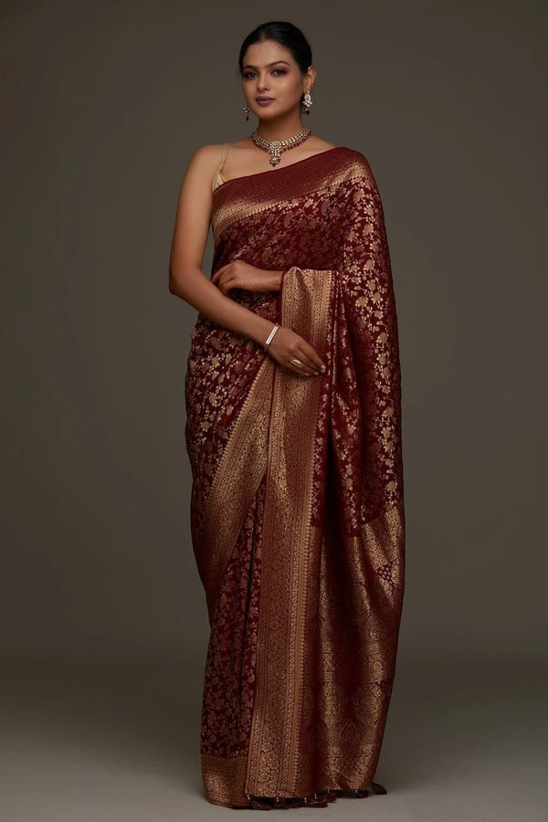 Floral Zari Jaal Banarasi Soft Silk Saree with Paisley Gold Pallu in Navy Blue and Maroon  in Surat