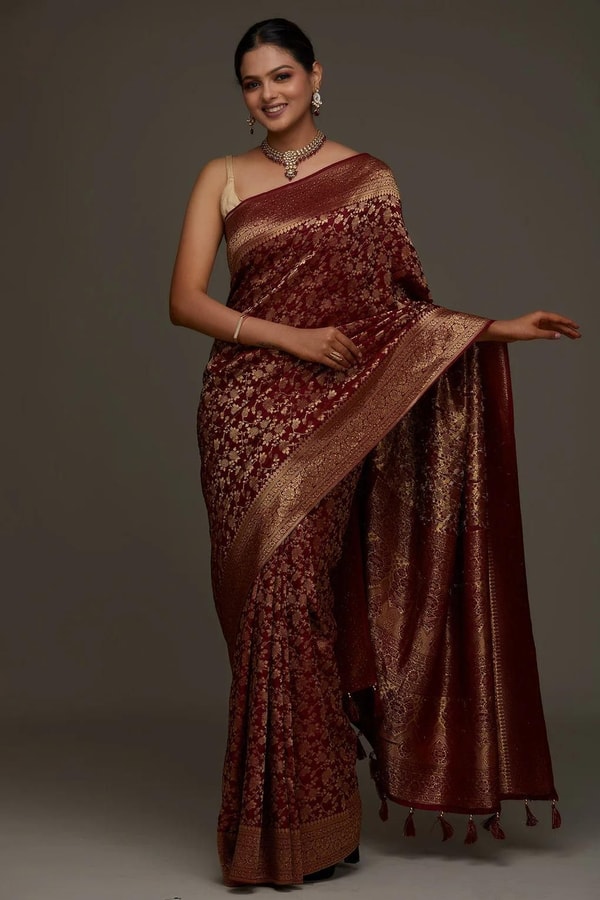 Floral Zari Jaal Banarasi Soft Silk Saree with Paisley Gold Pallu in Navy Blue and Maroon  in Surat