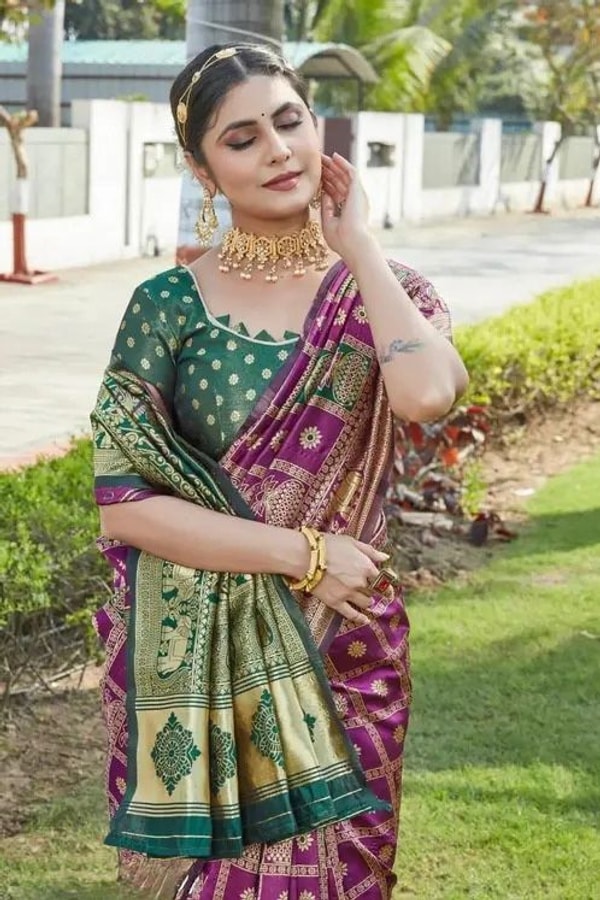 Gharchola-Style Zari Checks Banarasi Soft Silk Saree with Green Contrast Pallu in Pink and Wine  in Surat