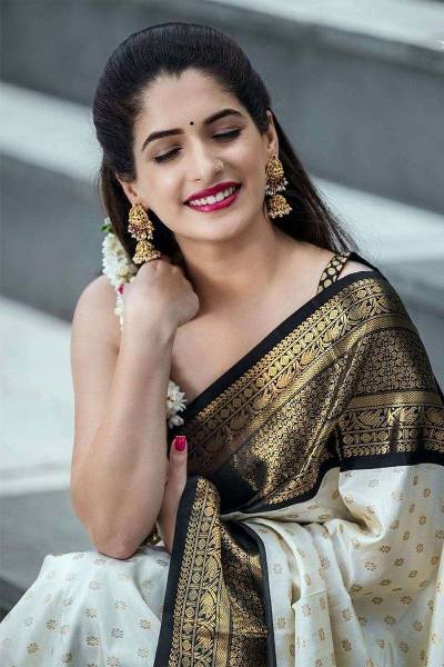 Golden Blossoms Rich Pallu Saree with Allover Zari Flower Weaving in Surat
