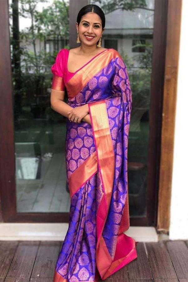 Golden Elegance Banarasi Silk Sarees with Intricate Design  in Surat