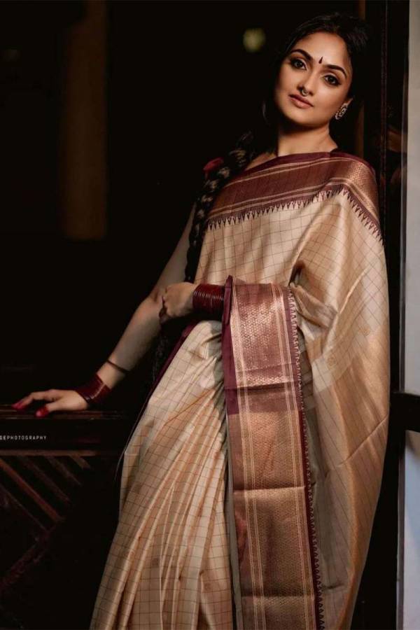 Golden Elegance Banarasi Soft Silk Saree with Intricate Design Saree  in Surat