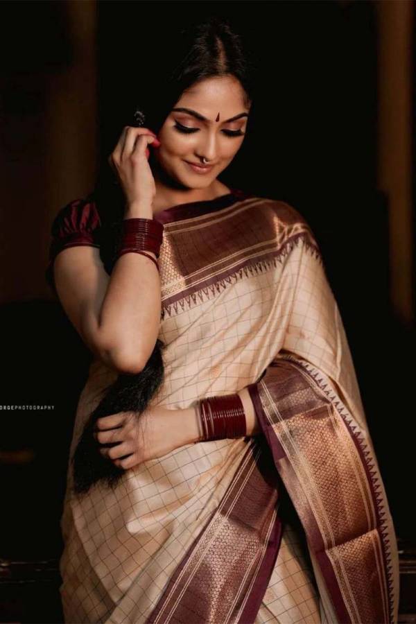 Golden Elegance Banarasi Soft Silk Saree with Intricate Design Saree  in Surat