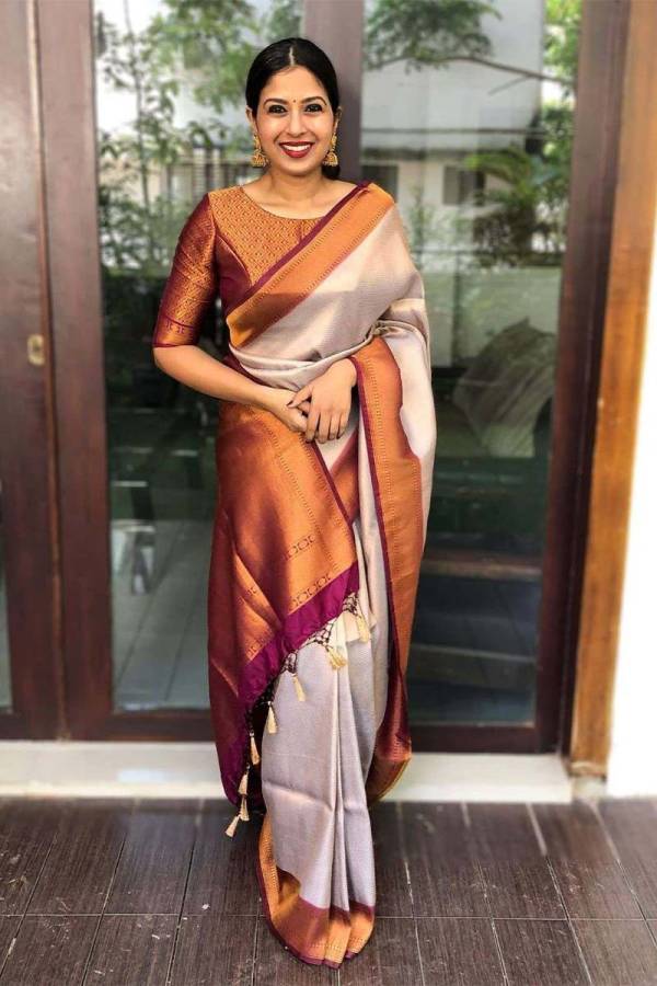 Golden Elegance Banarasi Soft Silk Saree with Intricate Design descripson  in Surat