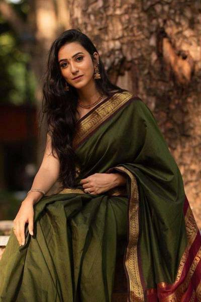 Golden Elegance Intricate Design Saree with Fancy Border in Surat