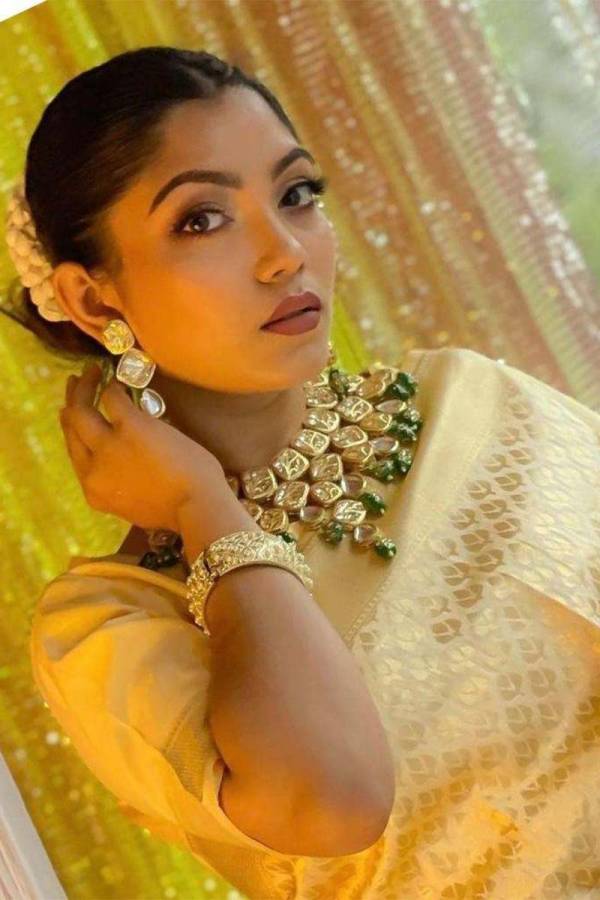 Golden Elegance The Artistry of Zari Sarees  in Surat