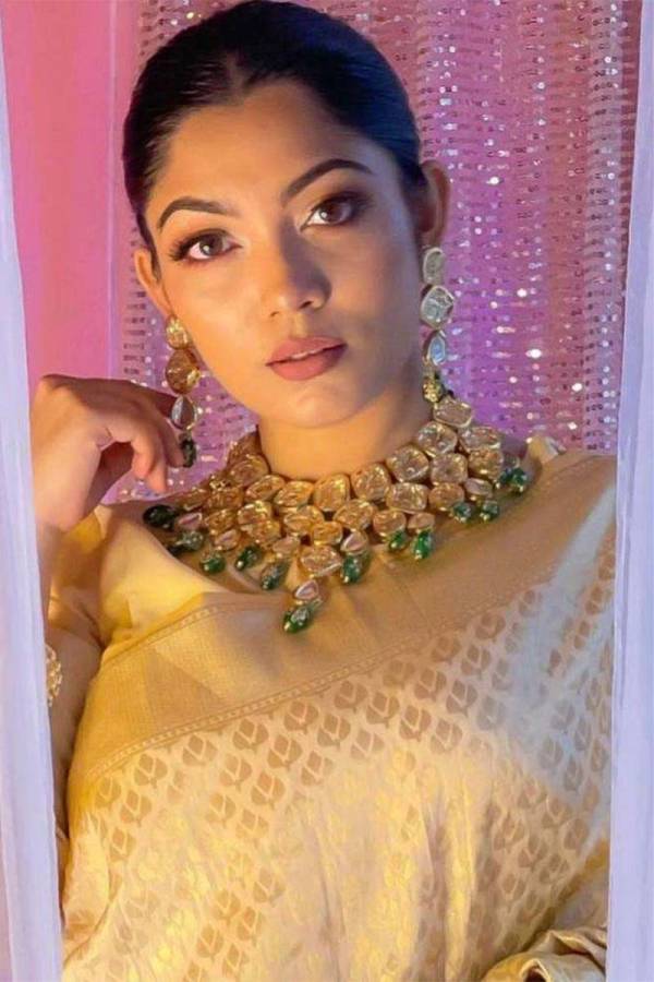Golden Elegance The Artistry of Zari Sarees  in Surat