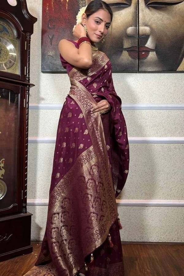 Golden Opulence Rich Pallu Banarasi Silk Saree with Allover Butaa and Flower Design  in Surat