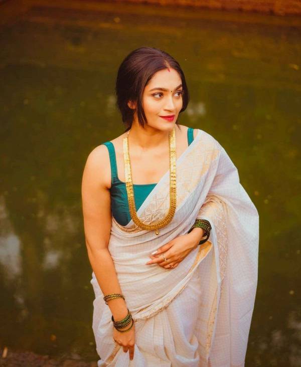 Golden Rich Pallu Saree with Allover Box and Golden Zari Butta Design Saree  in Surat