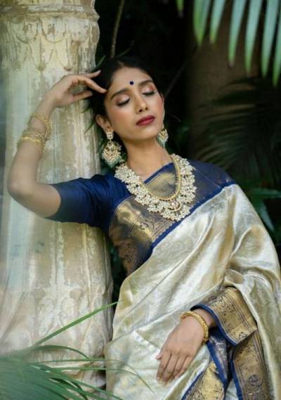 Golden Rich Pallu with Allover Flower Design Saree in Surat