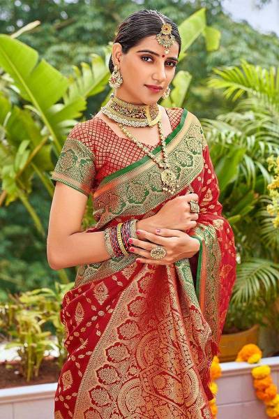 Golden Threads A Soft Silk Saree with Zari Weaving Motifs and Rich Pallu Manufacturers in Surat