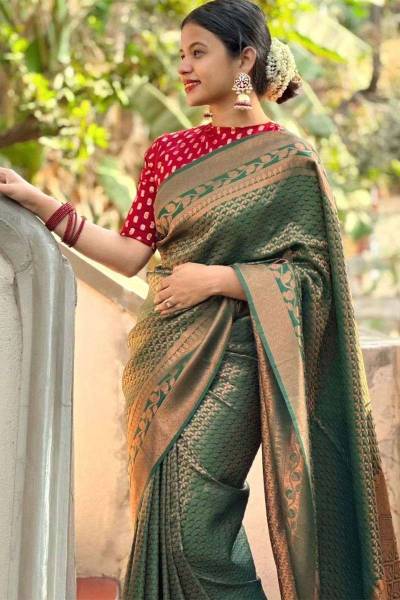 Golden Zari Rich Pallu Saree with Flower Design and All Over Golden Zari Weaving in Surat