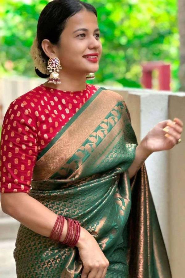 Golden Zari Rich Pallu Saree with Flower Design and All Over Golden Zari Weaving  in Surat