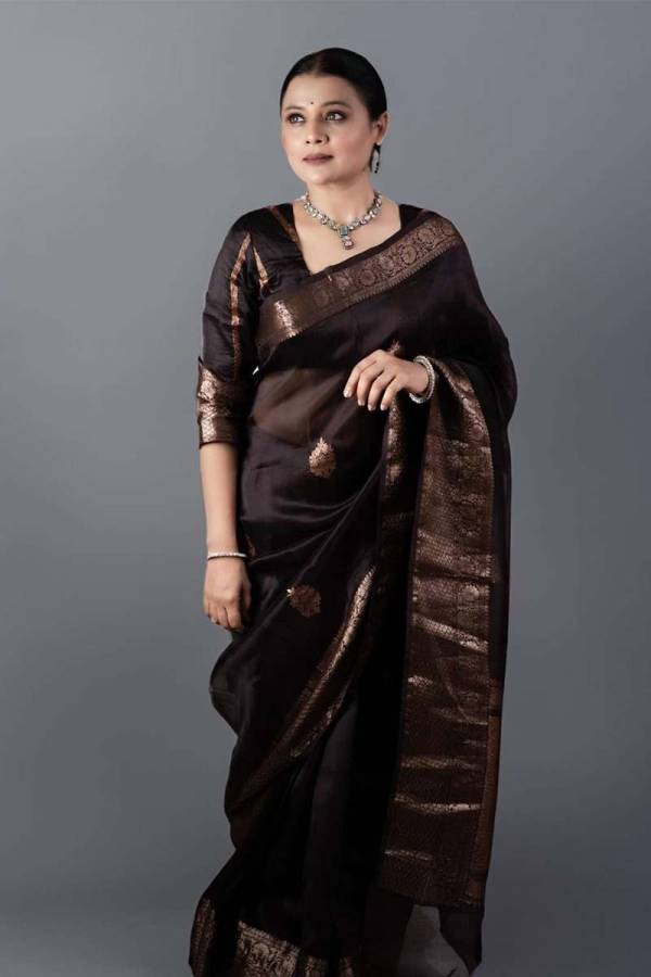 Golden Zari Work and Intricate Detailing The Banarasi Silk Saree  in Surat